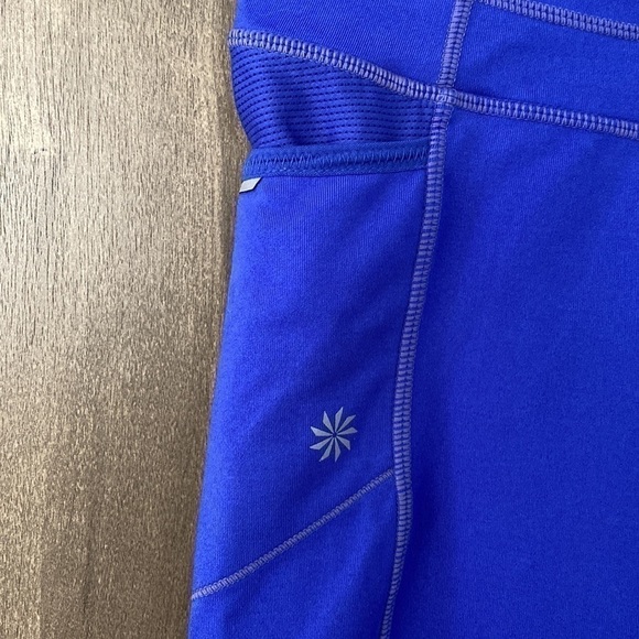 ATHLETA Dobby Be Free Knickers Cropped Capri Leggings Size Medium - Picture 3 of 12